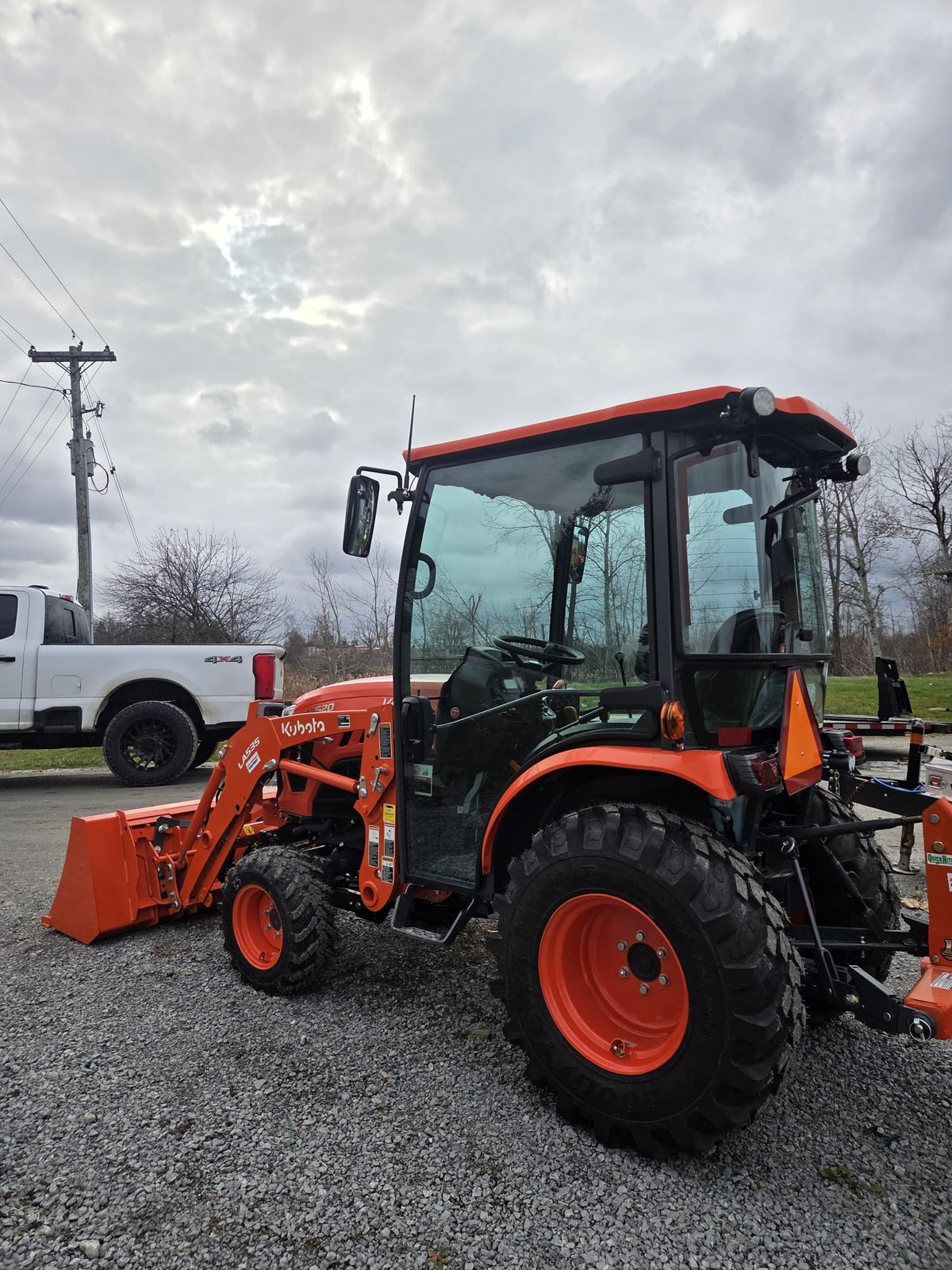 Kubota LX2620 Compact Tractor & Loader for rent